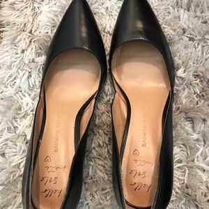 Banana republic black leather pumps
